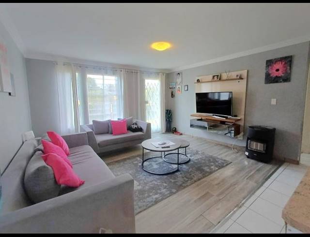 2 BEDROOM TOWNHOUSE FOR SALE IN RIDGEWAY